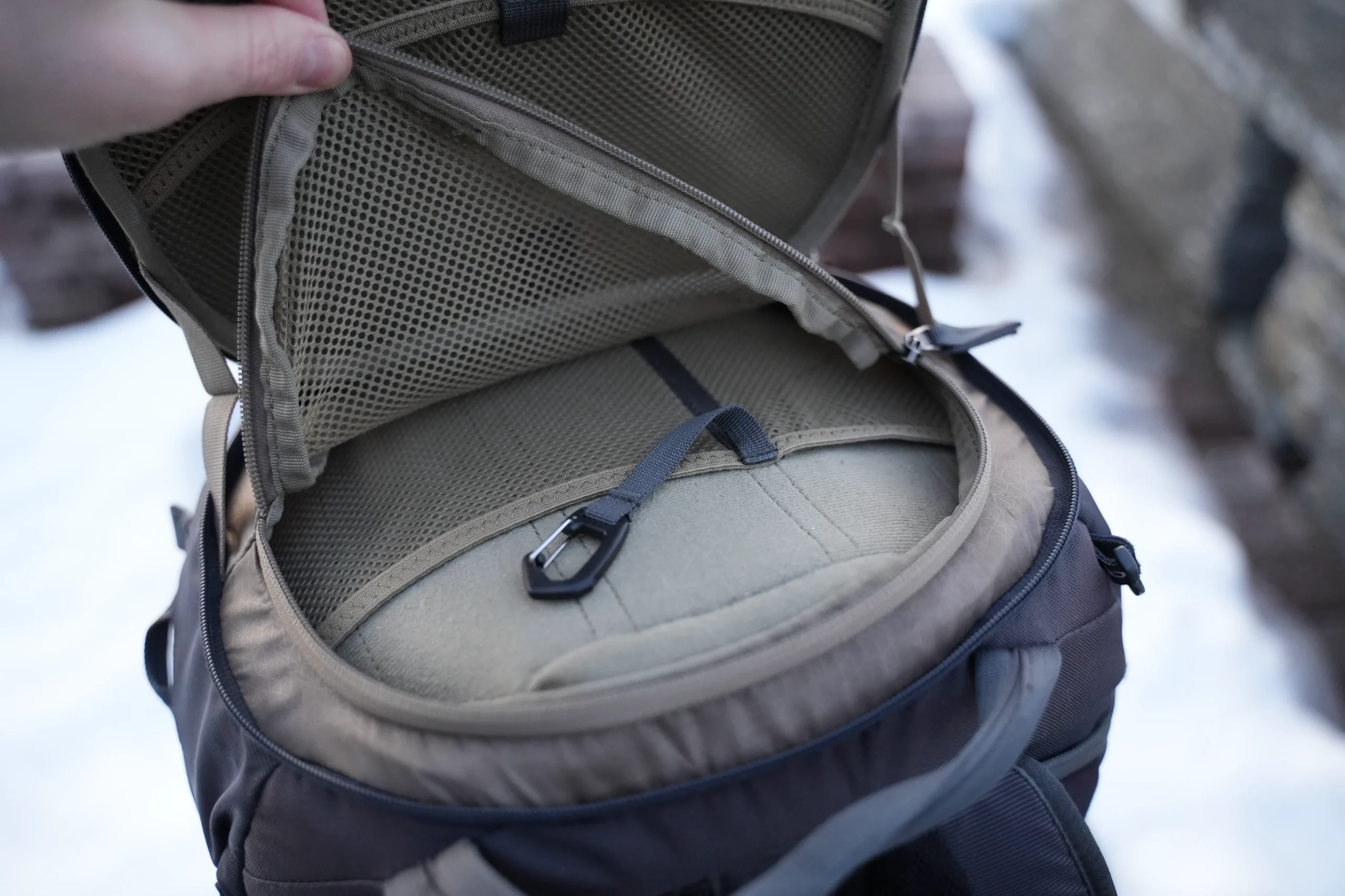 Thule Landmark 40 SafeZone open from side angle showing clip mechanism