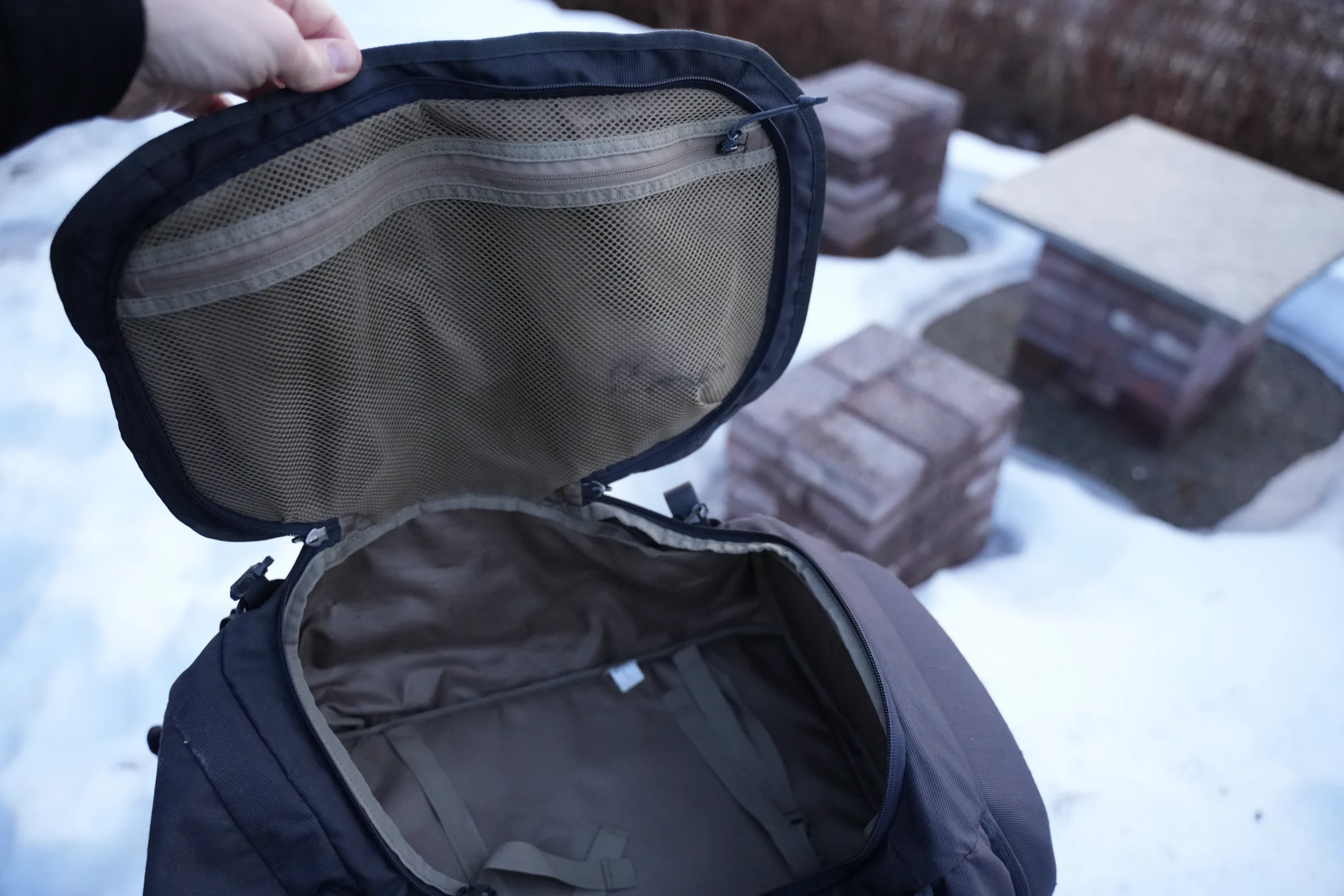 Thule Landmark 40 main compartment depth view showing duffel-style opening