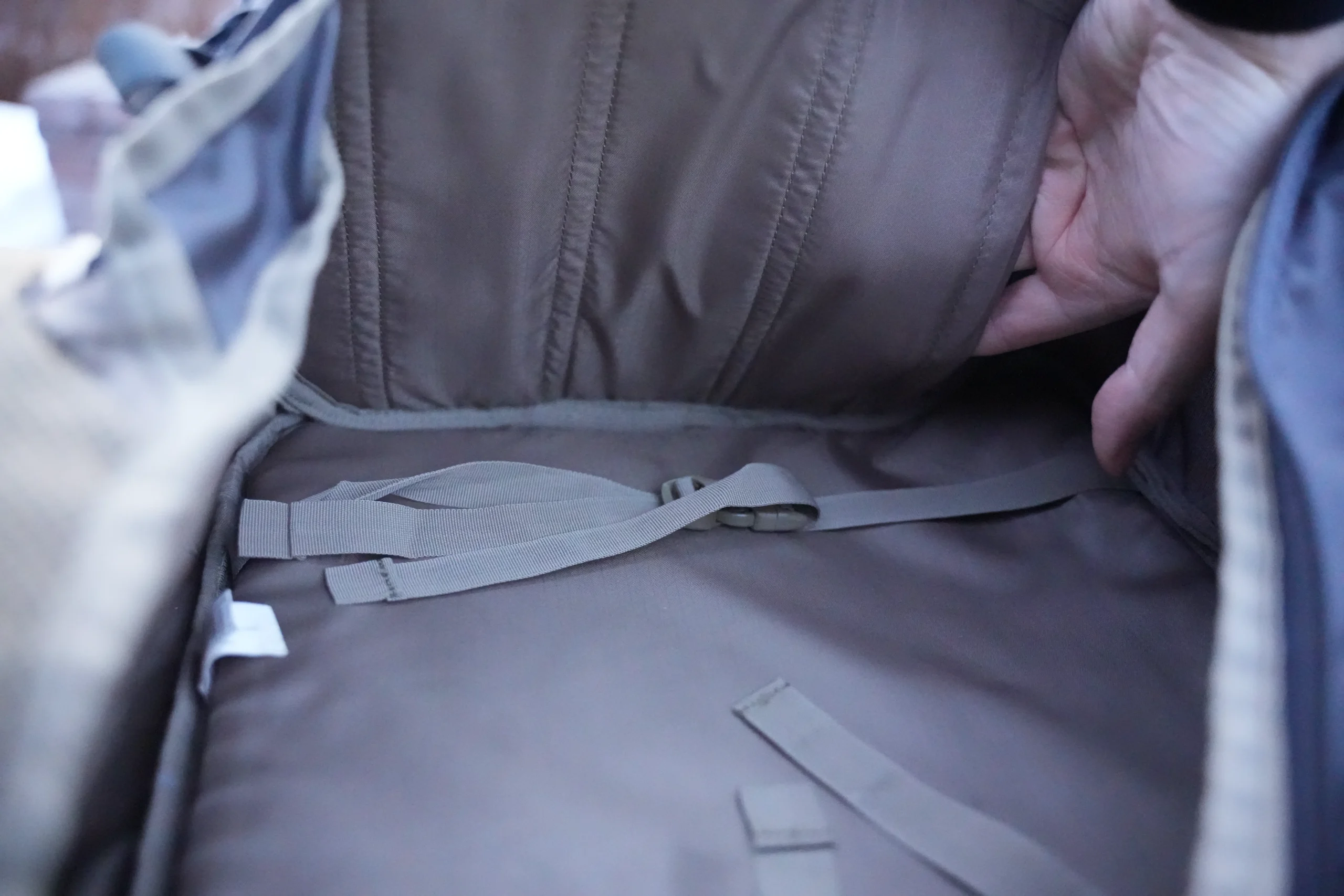 Thule Landmark 40 CashStash pocket being opened by hand