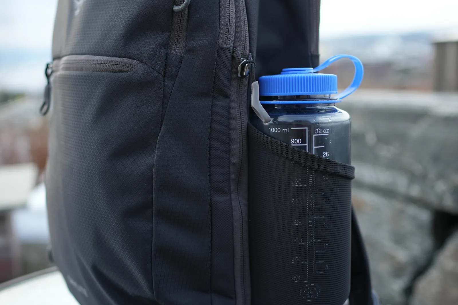 Osprey Daylite 26+6 side water bottle pocket with 1-liter Nalgene bottle