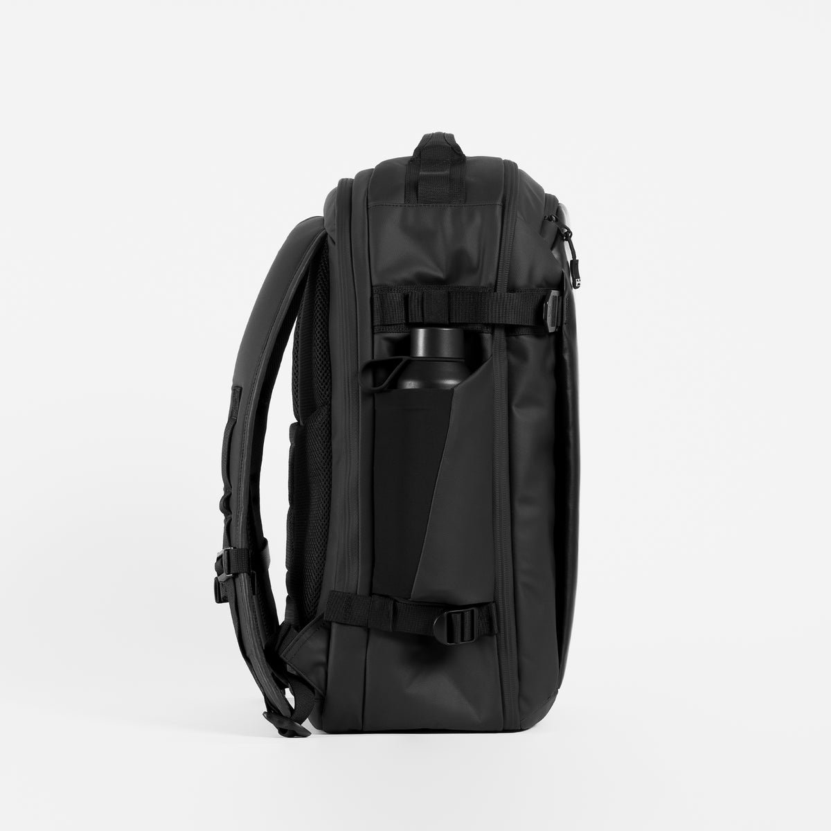 Stubble and Co Hybrid 30L side bottle pocket