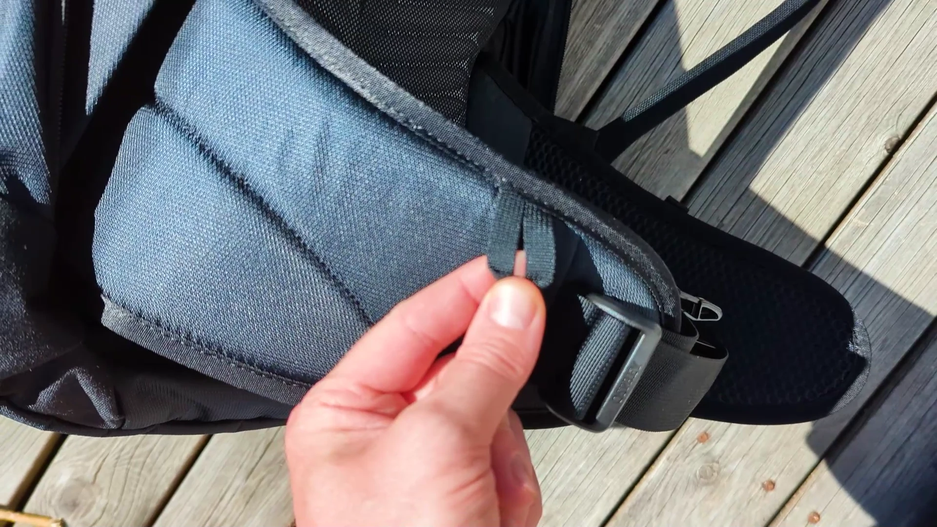 Close-up of the Osprey Farpoint 40 hip belt buckle and padding