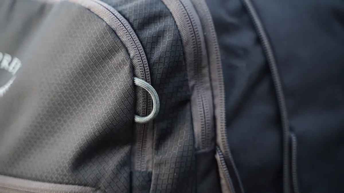 Close-up of one of the four lash loops on the front of the Osprey Daylite 26+6